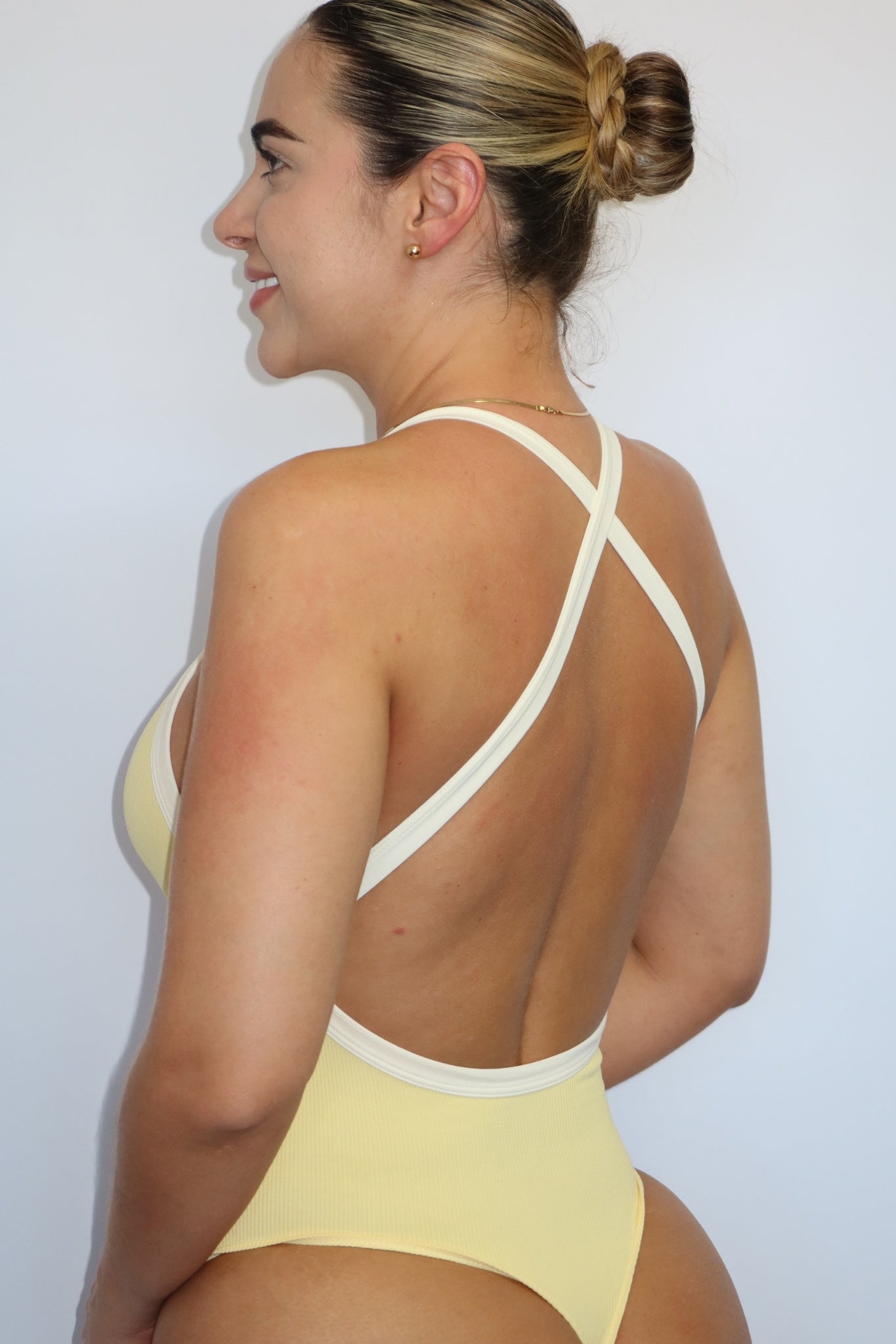 Body  borde sesgo espalda cruzada Amarillo